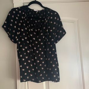GAP printed short sleeve top. Size Medium